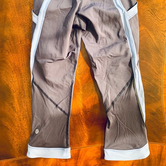 Lululemon Crops-Size 4 - Picture 3 of 5